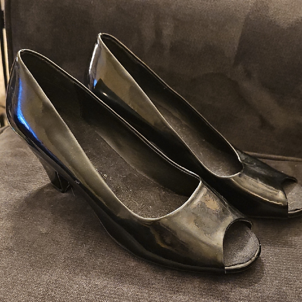 Avenue Cloudwalkers Size 10 Elegant Black Peep-Toe Heels